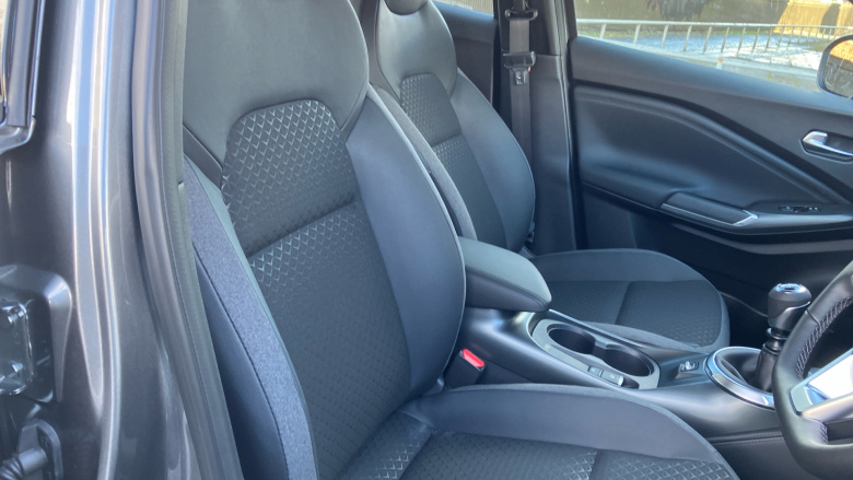 Nissan Juke 1.0 DiG-T N-Connecta 5dr Petrol Hatchback